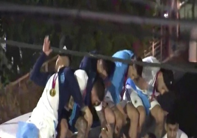Lionel Messi Among 5 Argentina Players Nearly Knocked Off Parade Bus