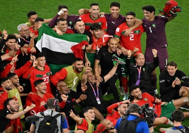 Morocco players hoist Palestine flag