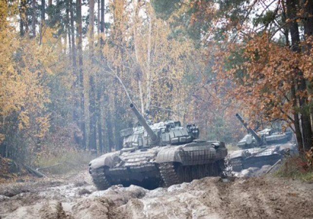 Ukraine to boost Belarus border defences as Putin